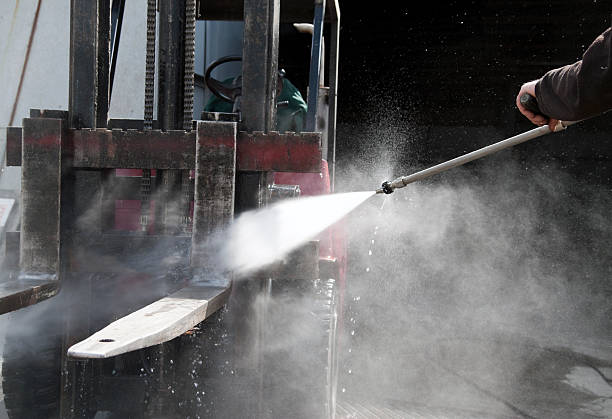 Best Pressure Washing Driveway  in Lakewood, CA
